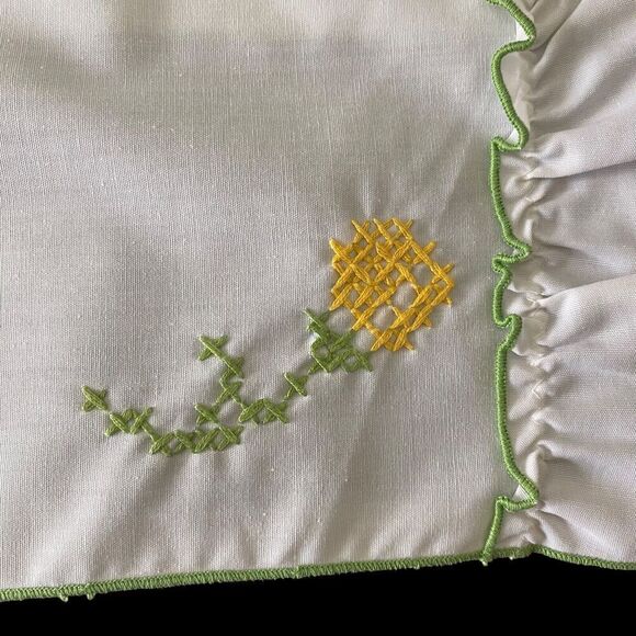 4 Vintage Placemats Cross Stitch Hand Embroidered Flowers 18 x 12.25 - Picture 4 of 4